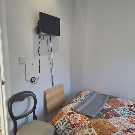 Budget Single Room Only For One Adult - Shared Flat Northolt  Eksteriør billede