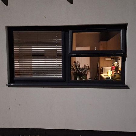 Budget Single Room Only For One Adult - Shared Flat Northolt  Eksteriør billede